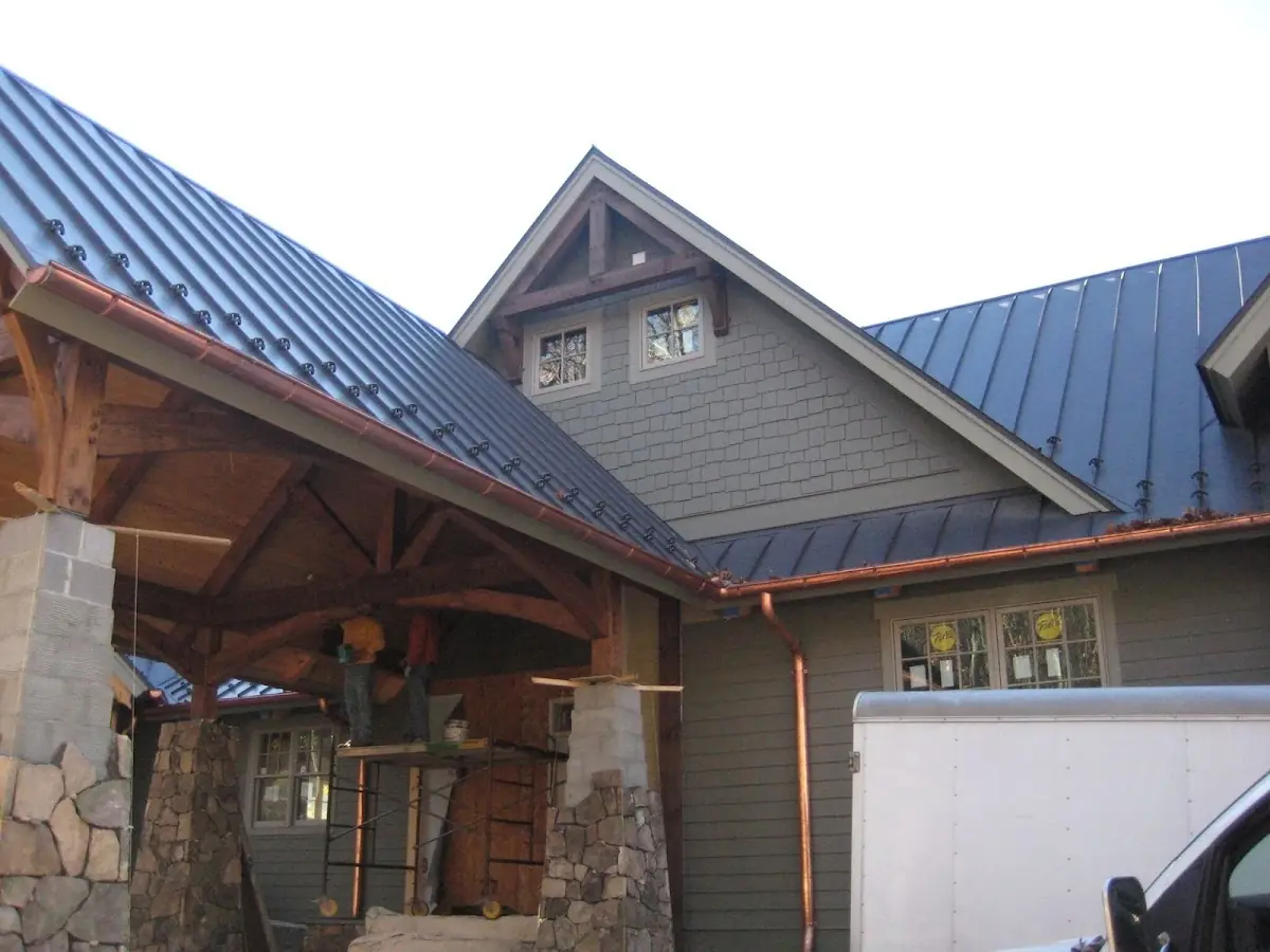 Craftsman Roofing team delivering quality roofing work in Gulfton